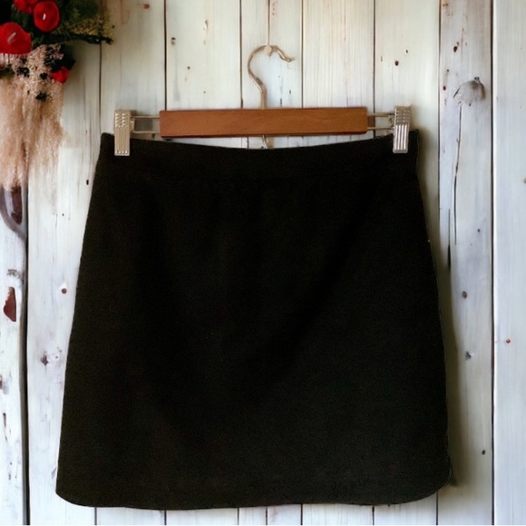 Francesca’s Miami Embroidered Floral Mini Skirt Size SMALL - Picture 5 of 9